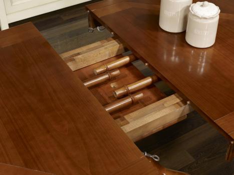 Mesa de comedor ovalada Annie 160x120, con pata central al estilo Louis Philippe ,fabricada en madera de cerezo con incrustaciones