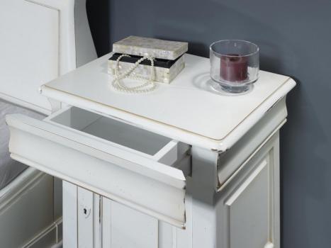 Mesa de noche 1 cajón 1 puerta Clémence fabricado en madera maciza de cerezo estilo Louis Philippe acabado Cerezo Pátina Marfil