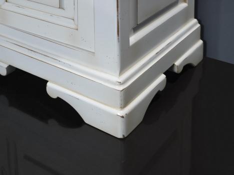 Mesa de noche 1 cajón 1 puerta Clémence fabricado en madera maciza de cerezo estilo Louis Philippe acabado Cerezo Pátina Marfil