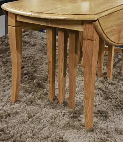 Mesa de comedor redonda BASTIEN diámetro 120 cm  con alas abatibles fabricada en madera de roble macizo al estilo Louis Philippe 10 extensiones de 40 cm