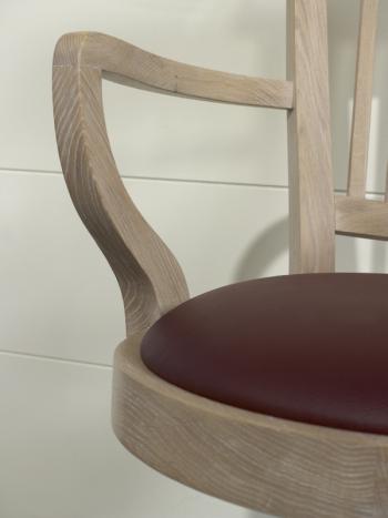 Sillón de oficina giratorio Jules fabricado en madera de roble macizo al estilo Louis Philippe