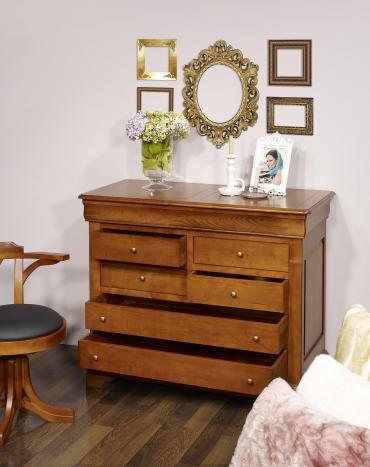 Cómoda Marian de 7 cajones fabricado en madera de cerezo macizo estilo Louis Philippe