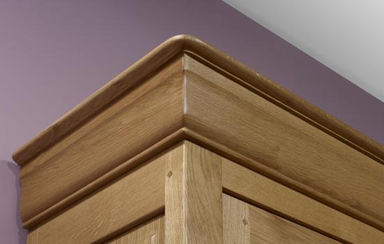Biblioteca de 2 cuerpos y 3 puertas fabricada en madera de roble macizo en estilo Louis Philippe 
