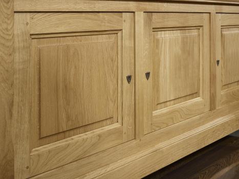 Armario aparador para loza Thibaud 2 cuerpos fabricado en madera de roble macizo de estilo Louis Philippe