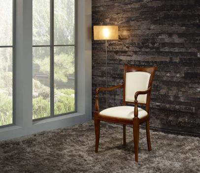 Sillón Eva fabricado en madera de cerezo macizo estilo Louis Philippe
