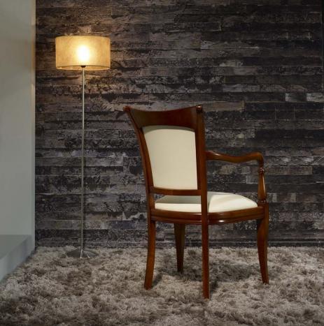 Sillón Eva fabricado en madera de cerezo macizo estilo Louis Philippe
