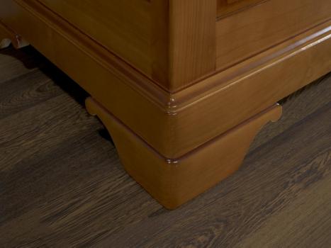 Armario de 2 puertas y 2 cajones fabricado en madera de Cerezo macizo al estilo Louis Philippe