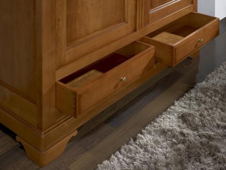 Armario de 2 puertas y 2 cajones fabricado en madera de Cerezo macizo al estilo Louis Philippe