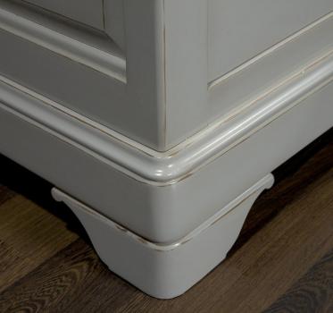 Mesa de noche 2 cajones -Baptiste hecha de madera de roble macizo estilo Louis Phlippe acabado Roble Escovado Gris Perla