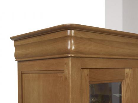 Biblioteca Hugo de 3 puertas fabricada en madera de roble macizo al estilo Louis Philippe.