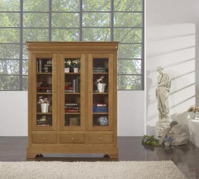 Biblioteca Hugo de 3 puertas fabricada en madera de roble macizo al estilo Louis Philippe.