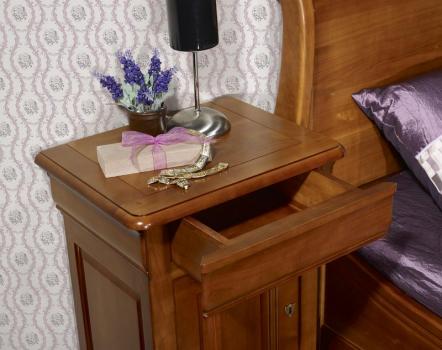 Mesa de noche 1 cajón 1 puerta Léa fabricada en madera maciza de cerezo estilo Louis Philippe 