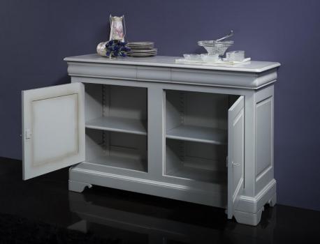 Aparador Martine de 2 puertas y 3 cajones fabricado en madera de cerezo macizo al estilo Louis Philippe 