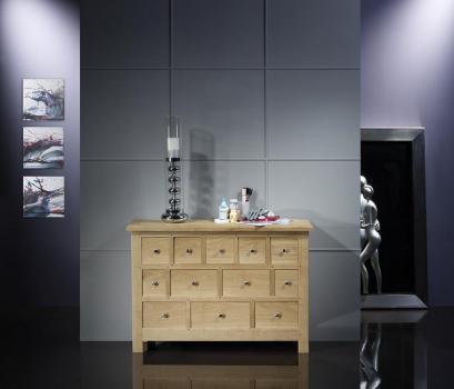 Cómoda Cédric con 12 prácticos cajones fabricada en madera de roble macizo estilo Rústico