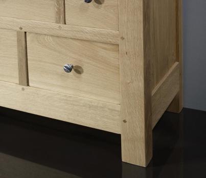 Cómoda Cédric con 12 prácticos cajones fabricada en madera de roble macizo estilo Rústico