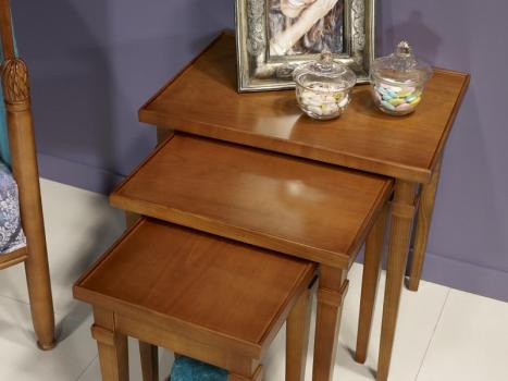 Mesa Gigognes nido fabricada en madera de  cerezo macizo al estilo Louis Philippe