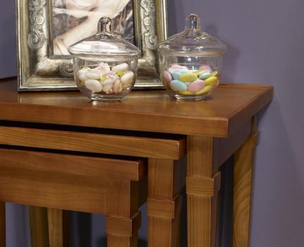 Mesa Gigognes nido fabricada en madera de  cerezo macizo al estilo Louis Philippe