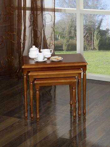 Mesa nido fabricada en madera maciza de cerezo estilo Louis Philippe