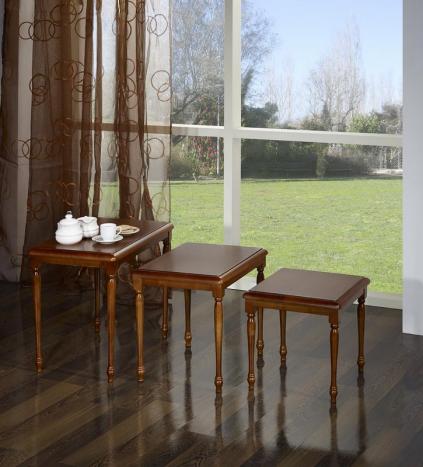 Mesa nido fabricada en madera maciza de cerezo estilo Louis Philippe