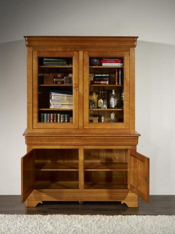 Biblioteca Leah de 2 cuerpos y 2 puertas fabricada en madera maciza de cerezo estilo Louis Philippe
