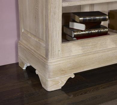 Estantería Librería Thiago fabricada en madera maciza de roble al estilo Louis Philippe con 4 estantes acabado cepillado blanqueado