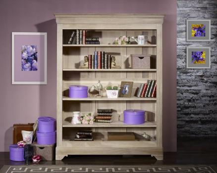 Estantería Librería Thiago fabricada en madera maciza de roble al estilo Louis Philippe con 4 estantes acabado cepillado blanqueado