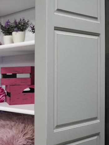 Estantería Librería Thiago fabricada en madera maciza de roble estilo Louis Philippe con 4 estantes