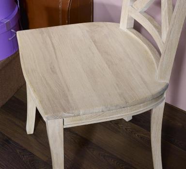 Silla Filipe fabricada en madera maciza de roble estilo rústico