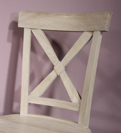 Silla Filipe fabricada en madera maciza de roble estilo rústico