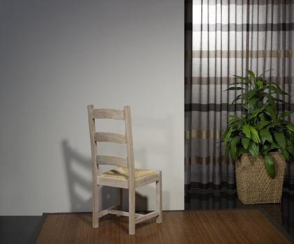 Silla Renaud fabricada en madera maciza de roble blanqueado estilo rústico acabado cepillado
