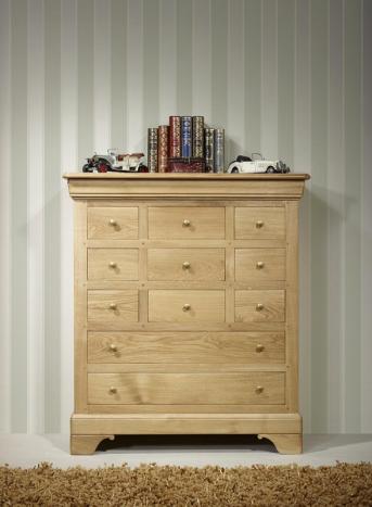 Cómoda Angel de 11 cajones fabricada en madera de roble macizo en estilo Louis Philippe