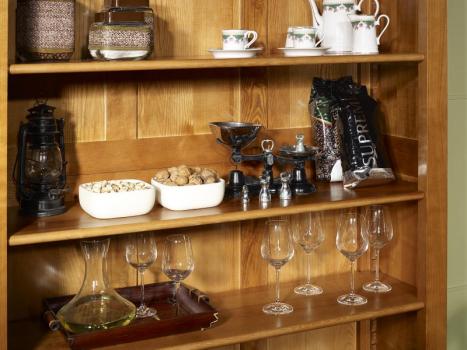 Armario cocina Mathilde fabricado en madera de Cerezo macizo al estilo de Louis Philippe