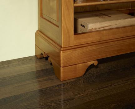 Armario cocina Mathilde fabricado en madera de Cerezo macizo al estilo de Louis Philippe