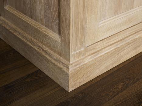 Mueble TV Damien fabricado en madera de Roble macizo estilo Directorio longitud 2,00 metros acabado cepillado blanqueado
