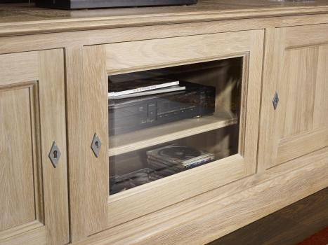 Mueble TV Damien fabricado en madera de Roble macizo estilo Directorio longitud 2,00 metros acabado cepillado blanqueado