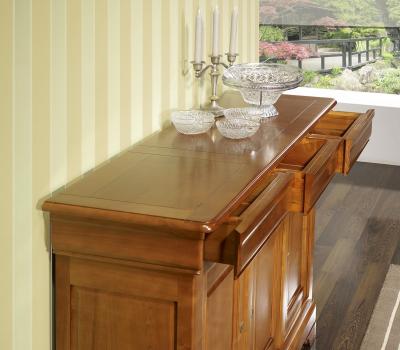 Aparador  Charlotte  3 puertas fabricado en madera de cerezo macizo al estilo Louis Philippe