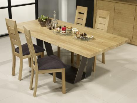 Mesa de comedor rectangular Leandro fabricada en madera de roble macizo  con espesor de 5 cm, estructura de metal
