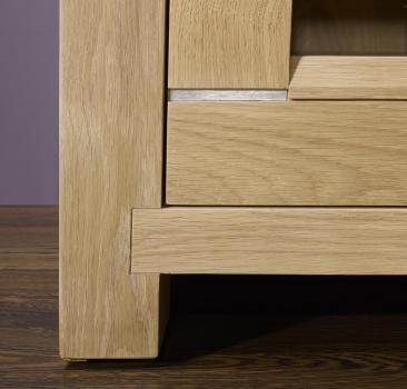 Mueble TV Loann de 2 puertas fabricado en madera de roble macizo de estilo contemporáneo