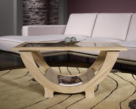 Mesa de centro Rodriguez fabricada en madera de roble macizo con cubierta de cristal 