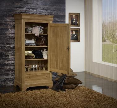 Armario Louis de 1 puerta y 1 cajón fabricado en madera de roble macizo al estilo Louis Philippe.