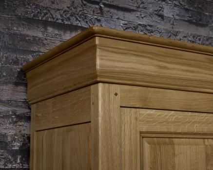 Armario Louis de 1 puerta y 1 cajón fabricado en madera de roble macizo al estilo Louis Philippe.