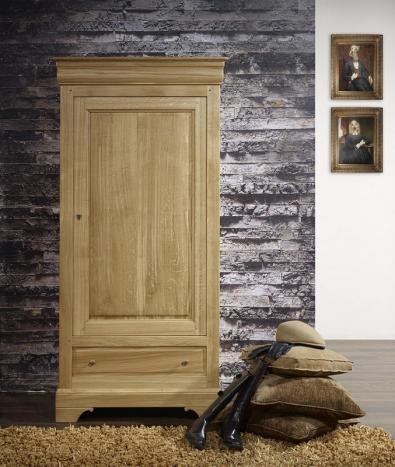 Armario Louis de 1 puerta y 1 cajón fabricado en madera de roble macizo al estilo Louis Philippe.