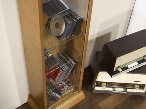 Mueble Torre CD/DVD fabricado en madera de Roble macizo estilo Louis Philippe