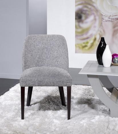 Silla Alfonso, asiento y respaldo tapizados, pies de madera maciza de Fresno línea contemporánea