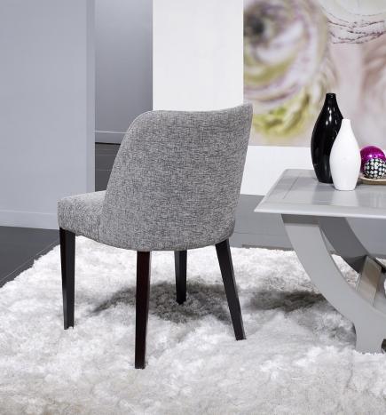 Silla Alfonso, asiento y respaldo tapizados, pies de madera maciza de Fresno línea contemporánea