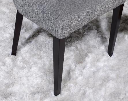 Silla Alfonso, asiento y respaldo tapizados, pies de madera maciza de Fresno línea contemporánea