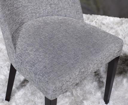 Silla Alfonso, asiento y respaldo tapizados, pies de madera maciza de Fresno línea contemporánea