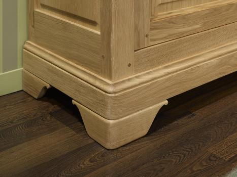 Armario vitrina Antoine  de 2 puertas fabricado en madera de roble macizo al estilo de Louis Philippe