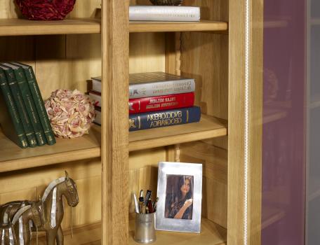 Biblioteca Luis de 2 puertas fabricada en madera de roble macizo estilo Louis Philippe 