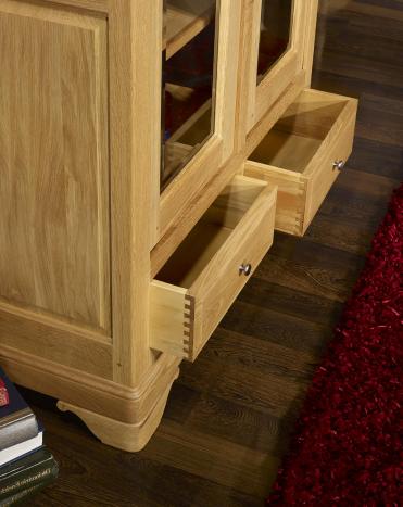 Biblioteca Luis de 2 puertas fabricada en madera de roble macizo estilo Louis Philippe 